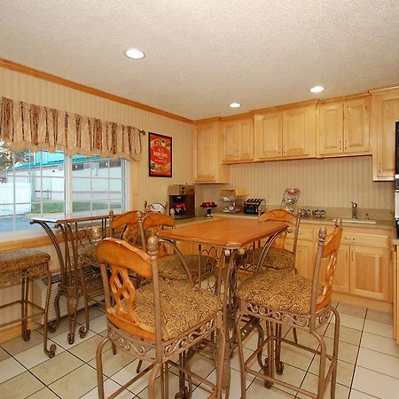 Rodeway Inn West Dodge 오마하 레스토랑 사진