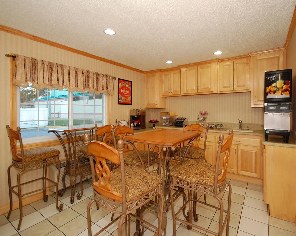 Rodeway Inn West Dodge 오마하 레스토랑 사진