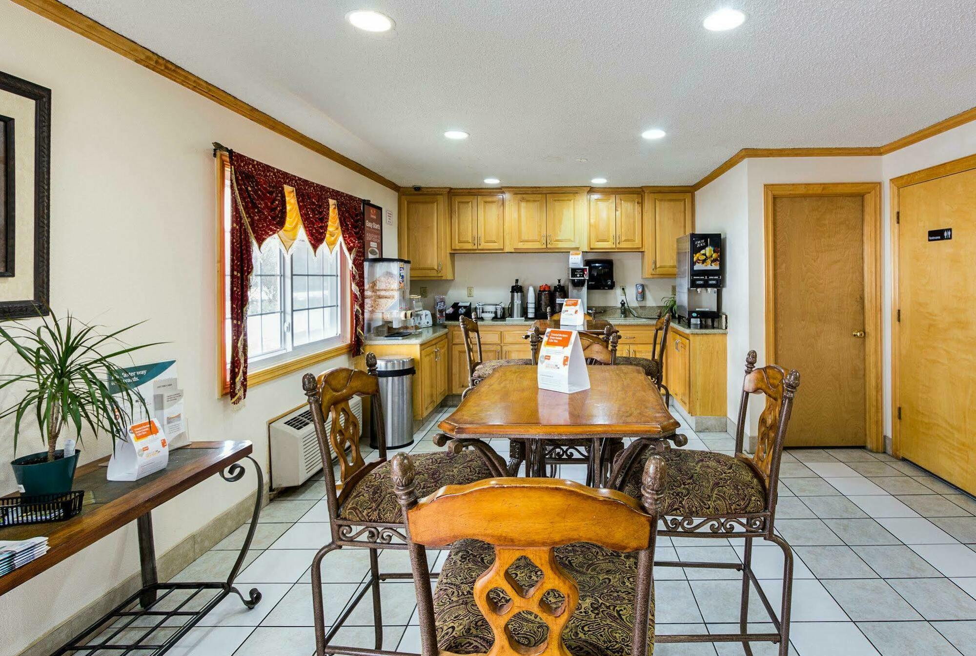 Rodeway Inn West Dodge 오마하 외부 사진